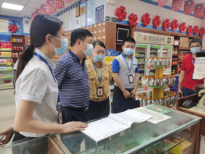 三水区副区长罗俊宇带队开展市场监管领域节前安全检查图片1.png
