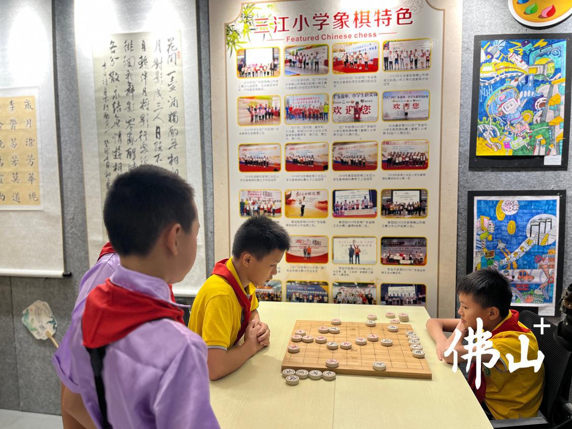 现场还举办2023年乐平镇首届校园体艺节之特色教育成果展，展示三江小学象棋特色。.jpg